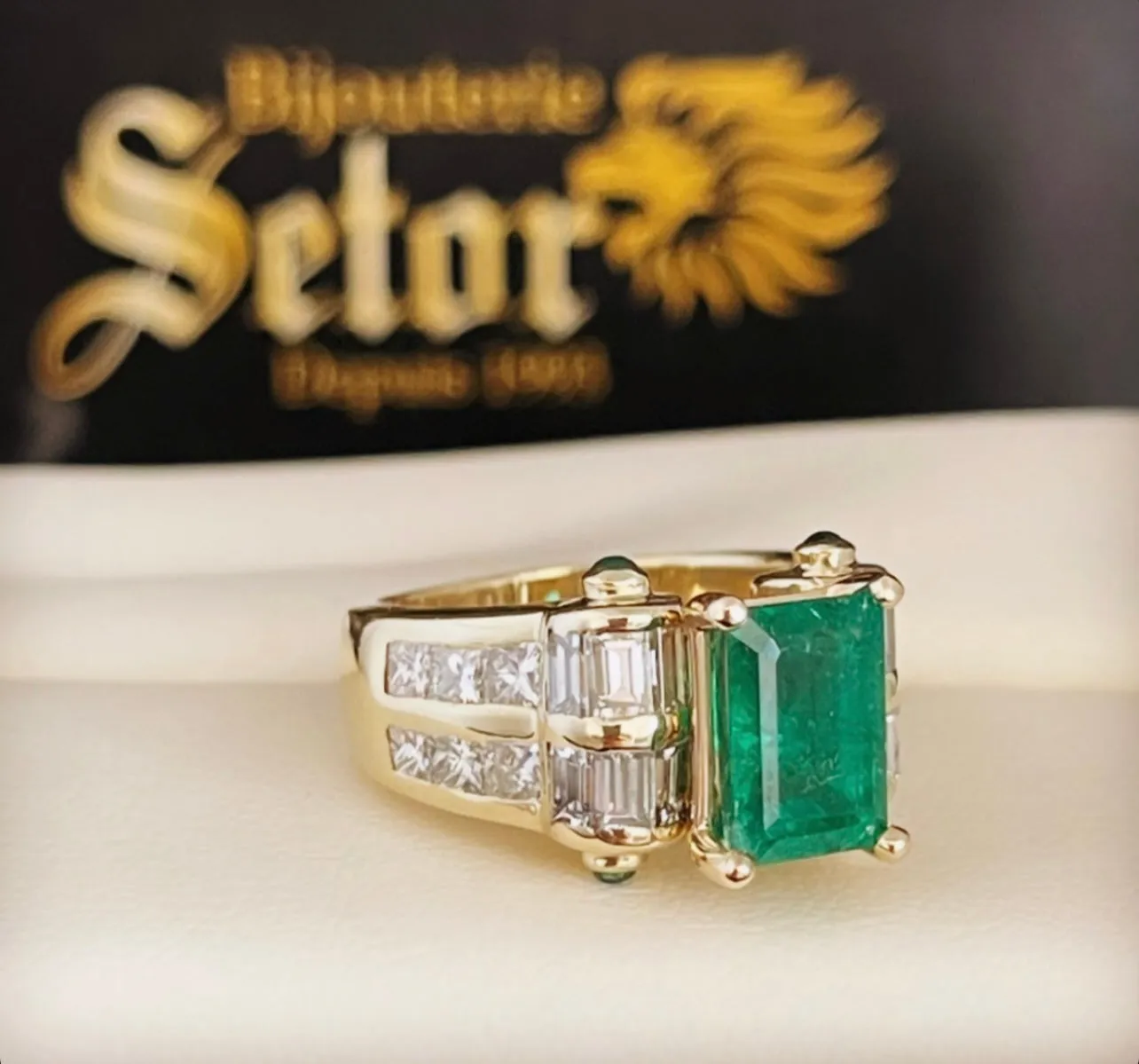 Emerald & Diamond Ring