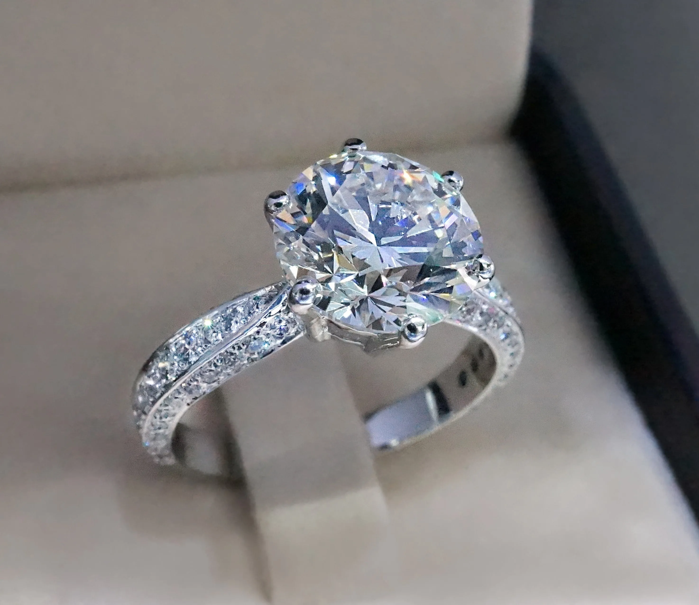 Round Diamond Engagement Rings